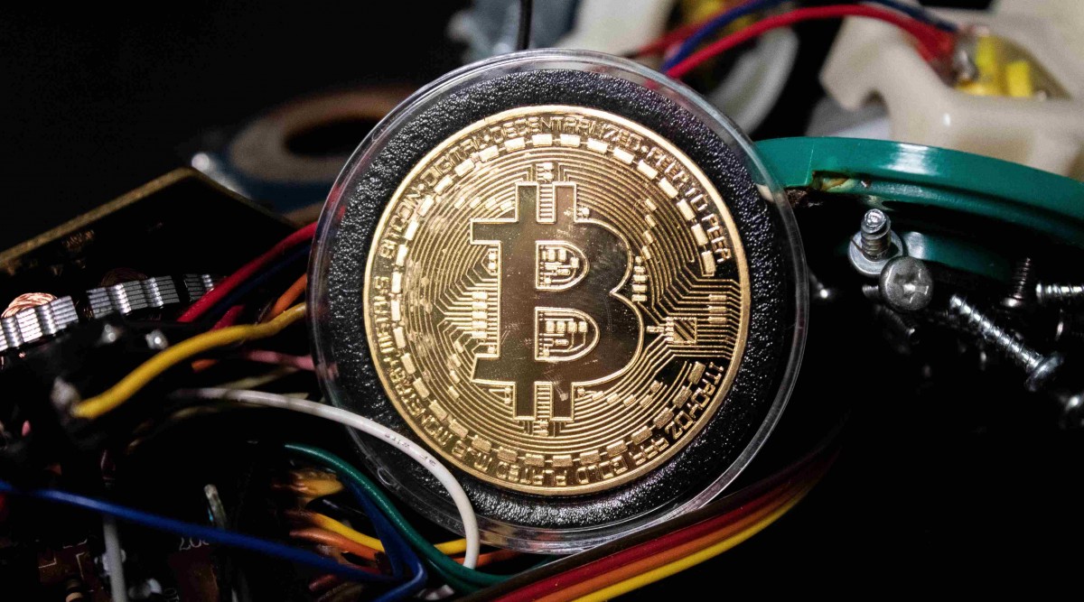 Bitcoin ETFs pull in US$9 bil as investors ditch gold holdings